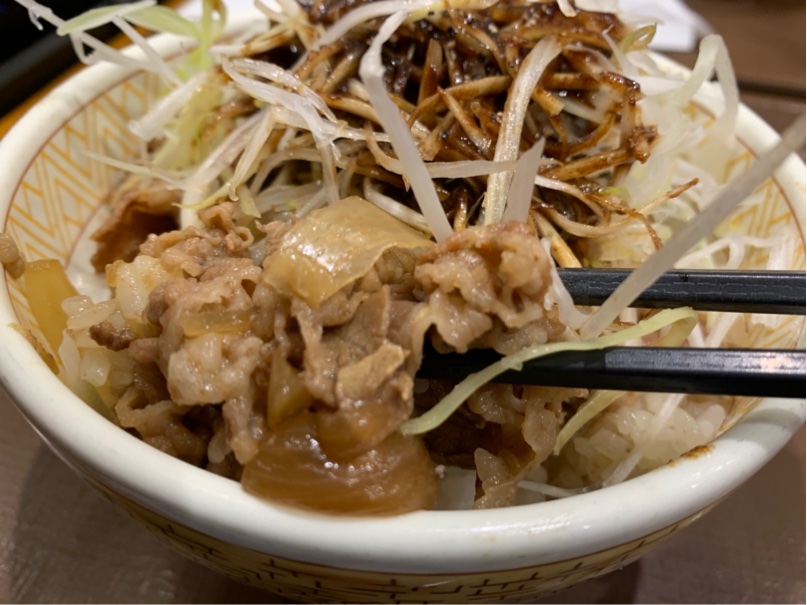 すき家_黒ダレ白髪ねぎ牛丼