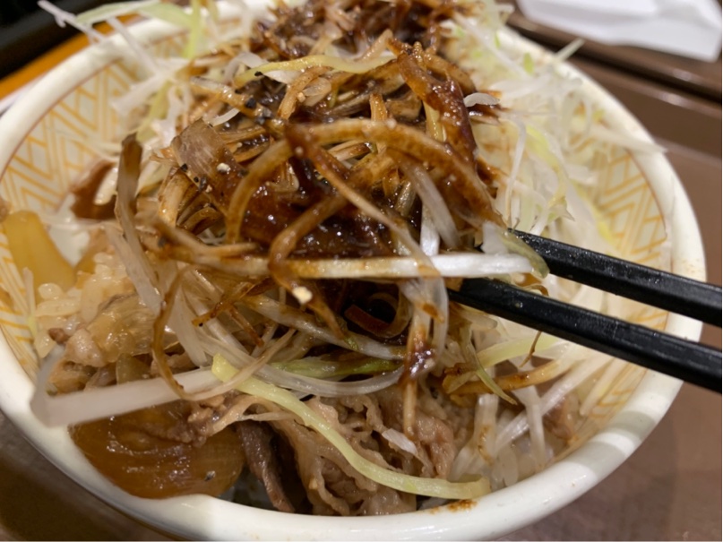 すき家_黒ダレ白髪ねぎ牛丼